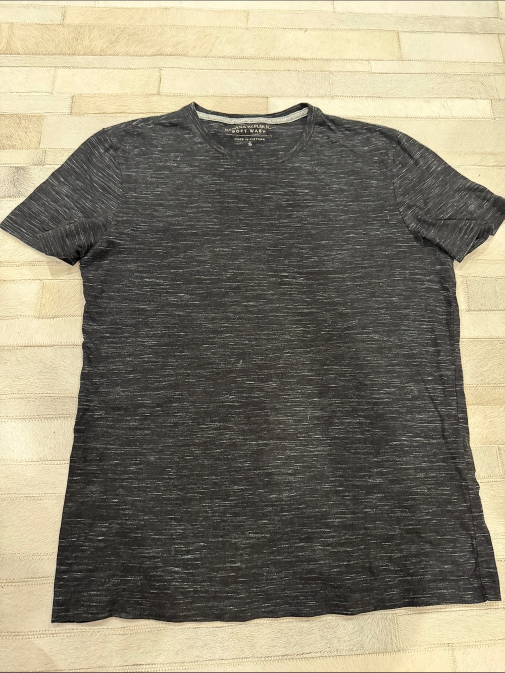 Banana Republic Men’s Heather Charcoal Short Sleeve Crew Tee